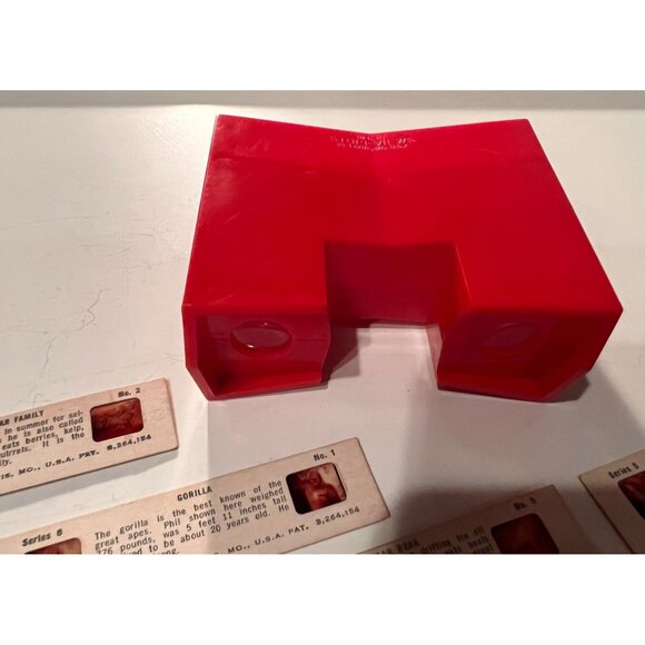 Vintage 1950s Stori-Views Red Plastic 3D Film Viewer with 5 Wildlife Film Strips - Picture 2 of 8
